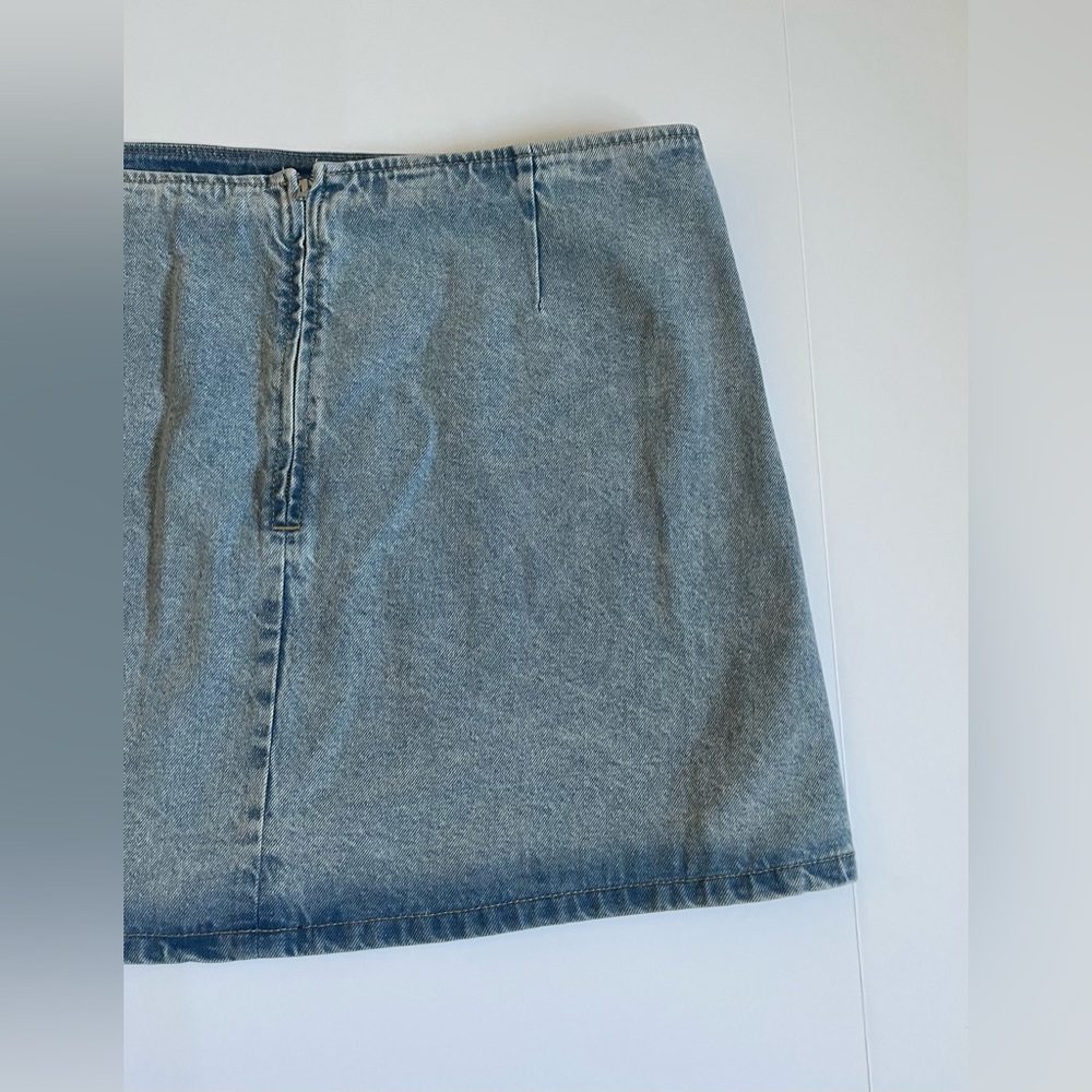 NWOT ASOS Designs Women’s Light Wash Mini Skirt SZ 16 🩵 - Picture 8 of 11